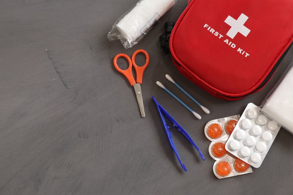 Kit di pronto soccorso da viaggio: la lista completa senza spendere troppo