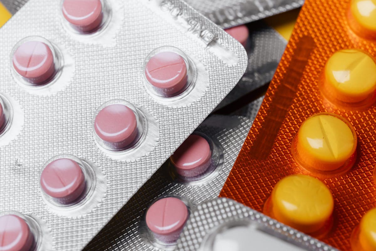 Come leggere il foglietto illustrativo di un farmaco: dosaggio, interazioni e avvertenze